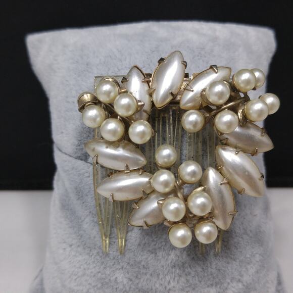 Vintage Wedding Hair Comb, Faux Pearls , 1950s, Bridal Hair Accessory, 2 Inches - Picture 6 of 10